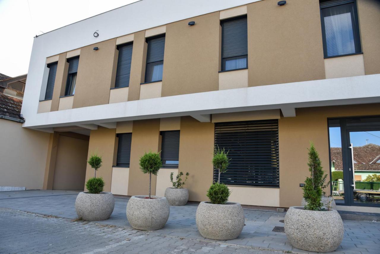 Merak Rooms & Caffe Bar Sabac Exterior photo